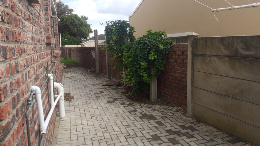 To Let 2 Bedroom Property for Rent in Wavecrest Eastern Cape